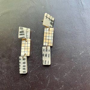 Earrings neutral tone ecru rectangle, grid earrings, push back
